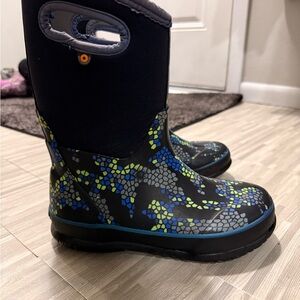 Bogs Kids Mosaic Pattern Boots - Black and Blue